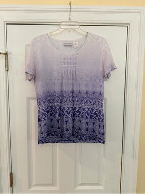 Ladies Size PS Alfred Dunner Lavender to Deep Purple Ombre Short Sleeve Tee GUC